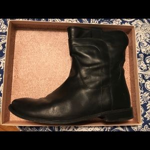 Frye EUC Paige Short black boot
